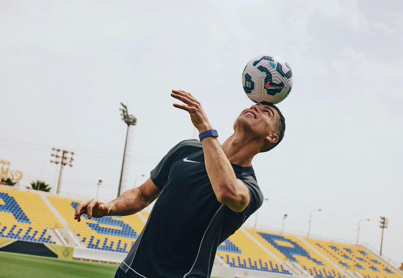 Cristiano Ronaldo đeo WHOOP
