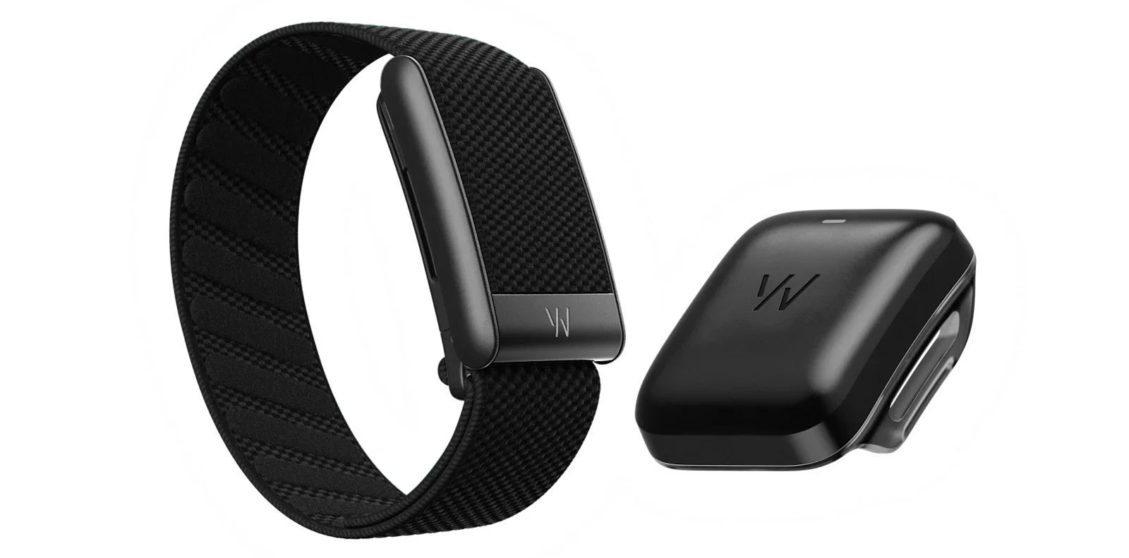 Vòng WHOOP 5.0 dây đen đặt cạnh sạc không dây Wireless PowerPack trong hộp bản Peak