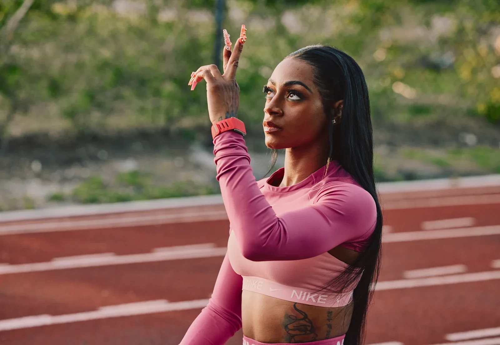 Sha'Carri Richardson đeo WHOOP